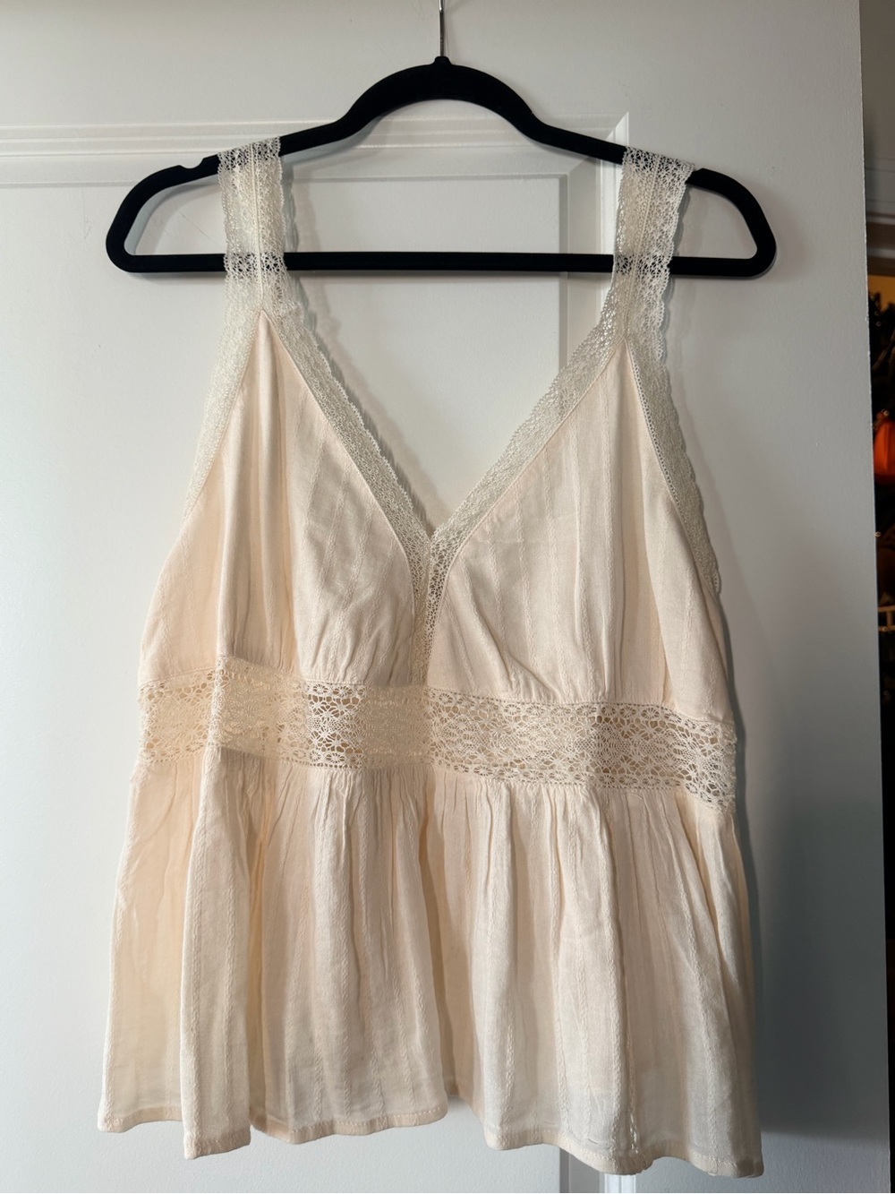 American Eagle Lace-Trim V-Neck Camisole Tank Top in Cream XL